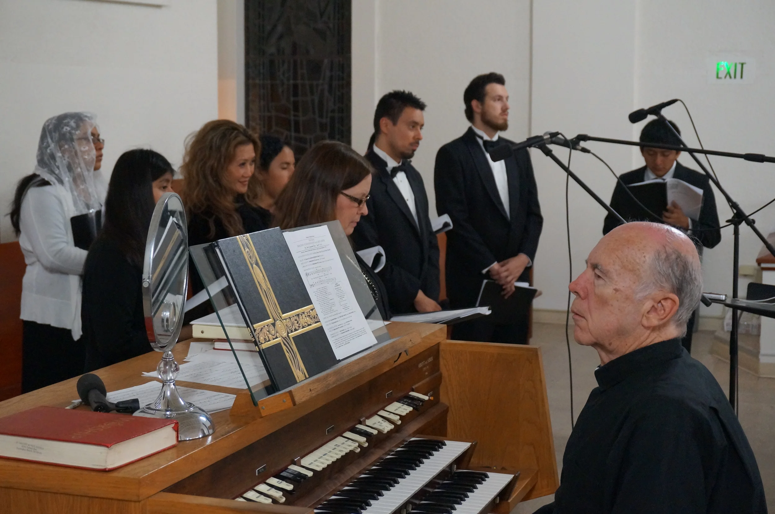 The Schola Cantorum of the Pacific in concert